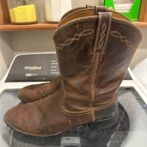 Ariat genuine leather round toed boots size 14